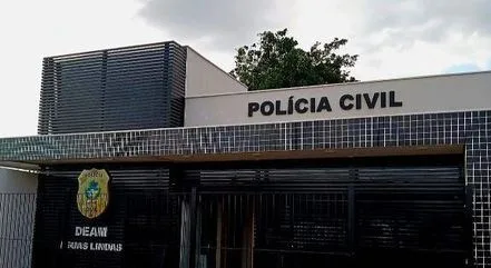 Mulher é presa suspeita de vender fotos íntimas da filha de 8 anos