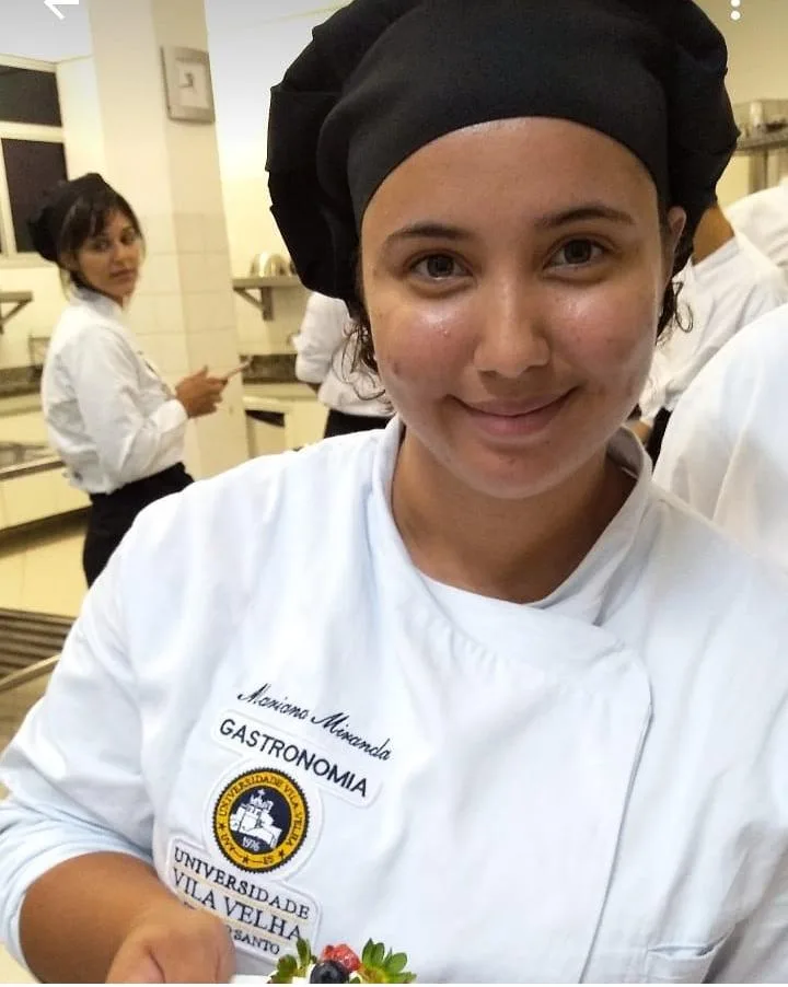 Moradora de Guarapari abraça sonho e troca faculdade de engenharia pela gastronomia