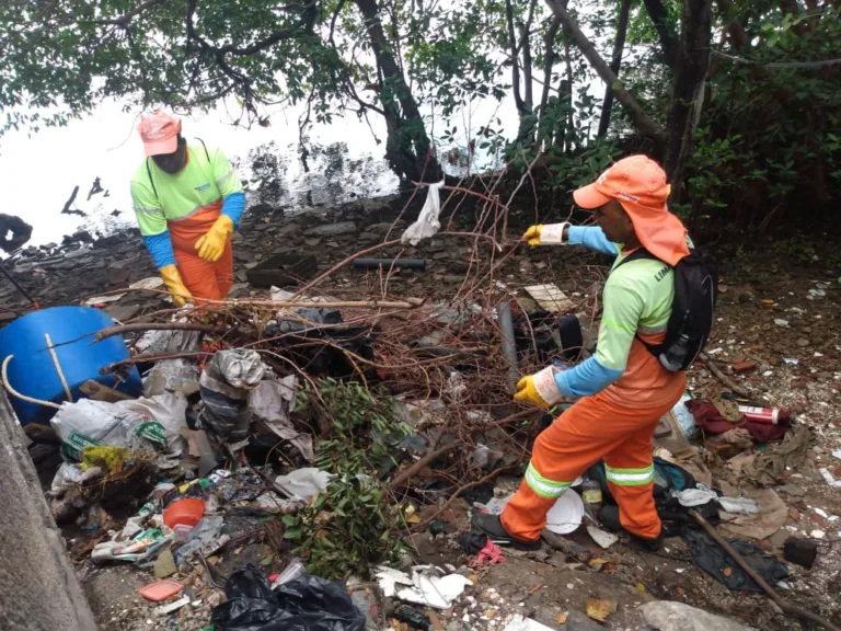 Quase 300 toneladas de lixo devem ser retiradas de mangues e praias de Vitória nesta semana