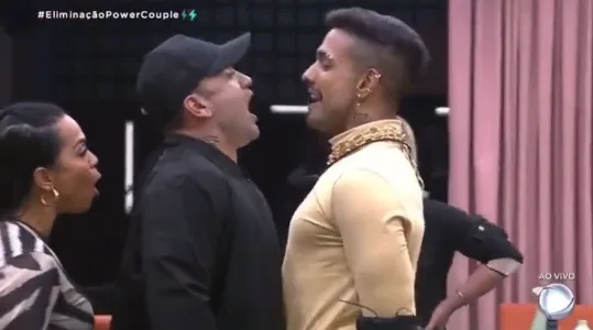 Power Couple: após eliminação, clima esquenta e Adriane Galisteu desiste de tentar falar com casais