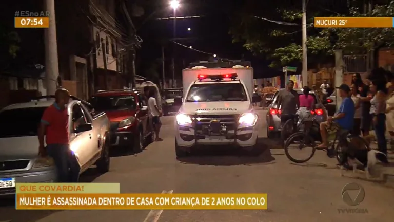 Mulher assassinada com criança no colo