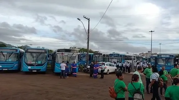 VÍDEO | Garagem fechada: ônibus de empresa da Serra não estão circulando