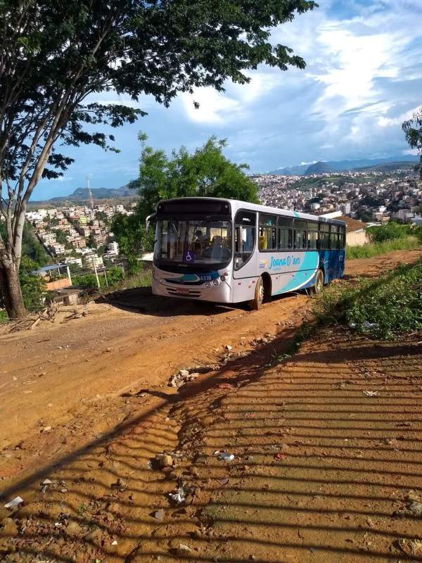 Moradores de bairro de Colatina reivindicam pavimentação de rua