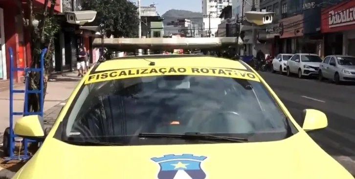 Carro com câmeras embutidas chama a atenção em Cariacica. Entenda o que é!