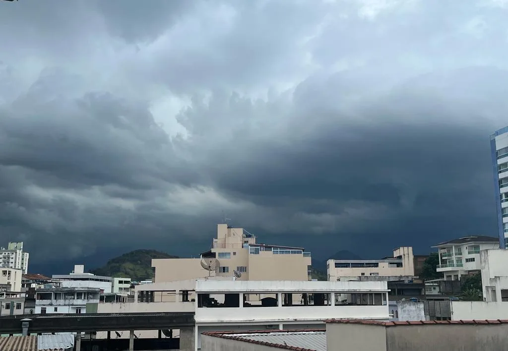 Março começa com calor de quase 40ºC e temporal no ES; veja previsão