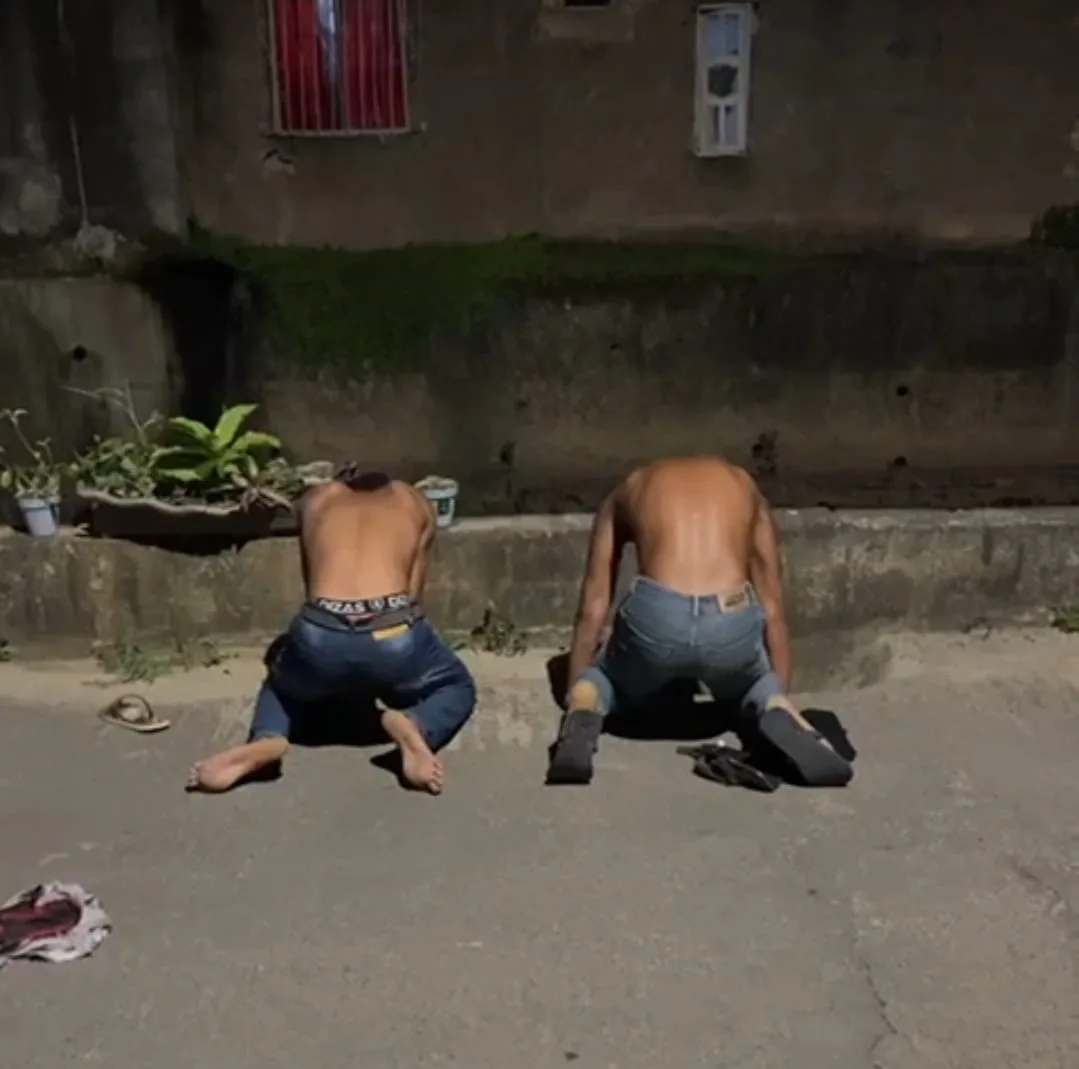 VÍDEO | Jovens assaltam passageiros e são perseguidos por vítimas em Cariacica