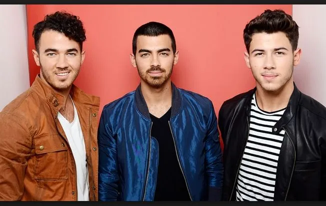 Pai dos Jonas Brothers revela que tem câncer