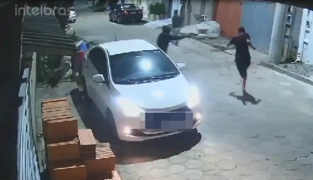 VÍDEO | Homem é executado com tiros de submetralhadora em Linhares