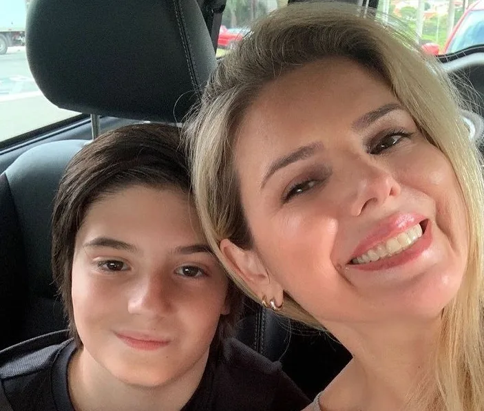 Mari Alexandre faz selfie com o filho Záion e semelhança entre o menino e o pai Fábio Jr. impressiona