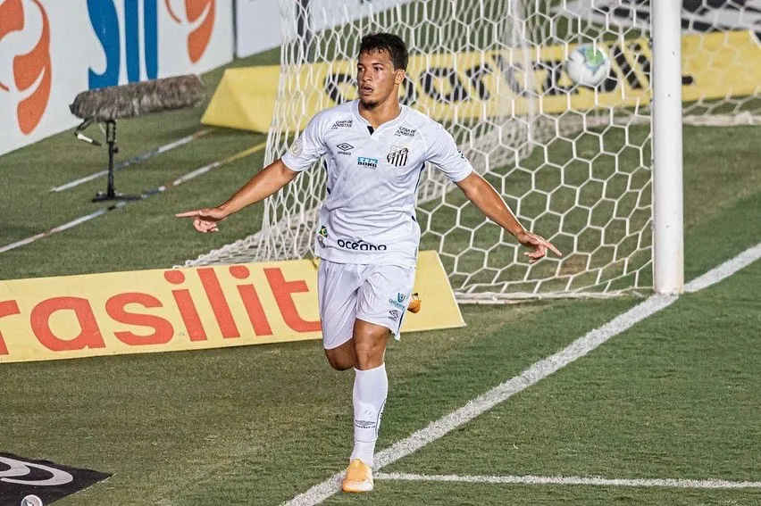 Marcos Leonardo tem lesão descartada, mas é dúvida para clássico com Corinthians