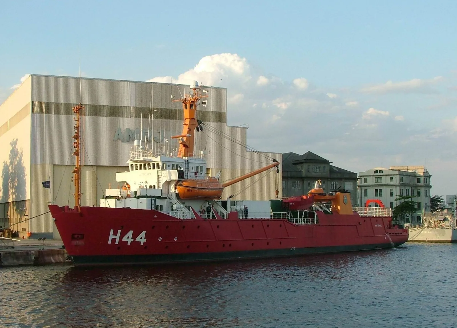 Veja como visitar navios da Marinha de graça no Porto de Vitória