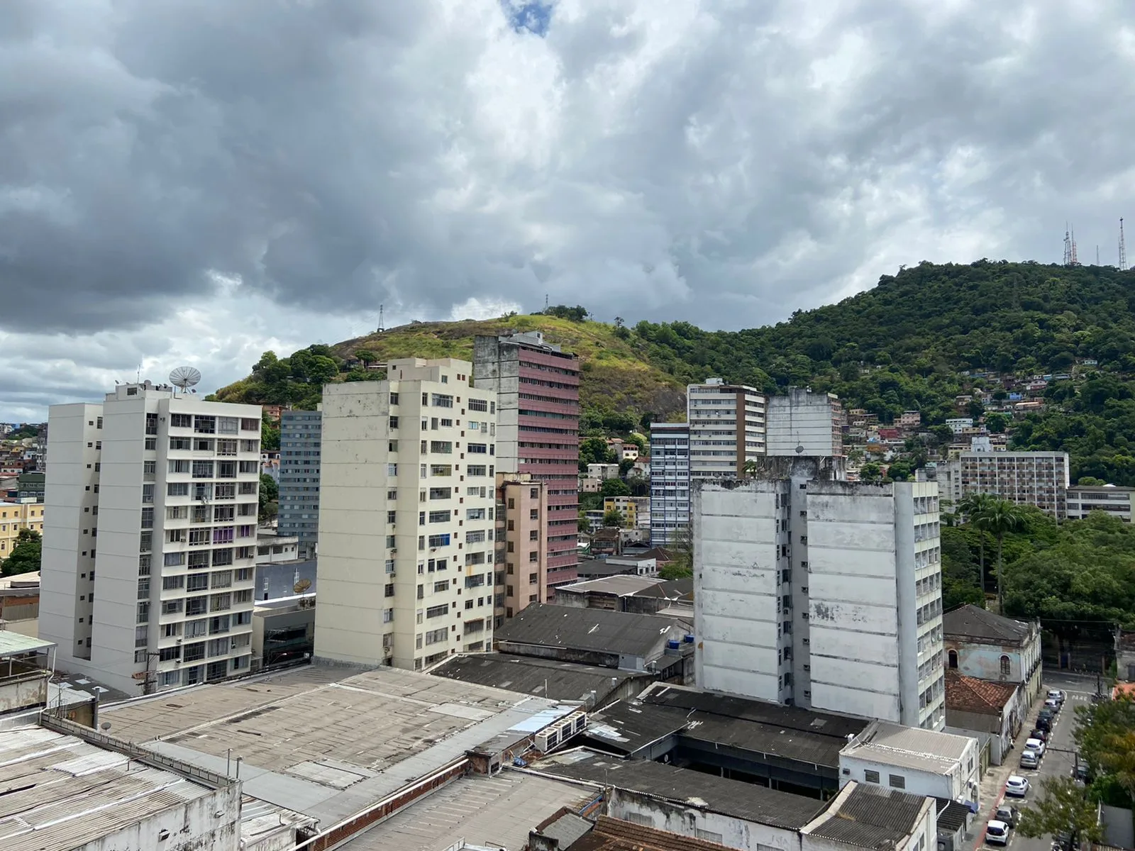 Tempo fecha e previsão indica chuva passageira em algumas regiões do ES até sexta-feira