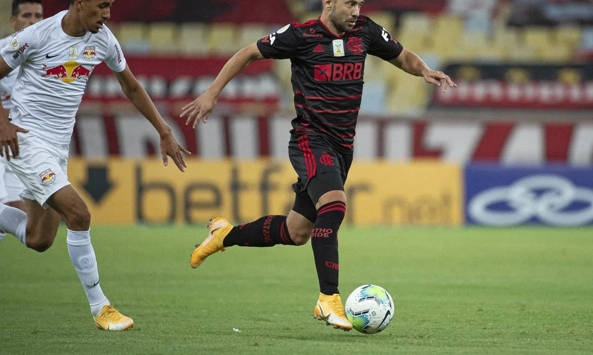 Flamengo empata com Bragantino e perde chance de virar líder