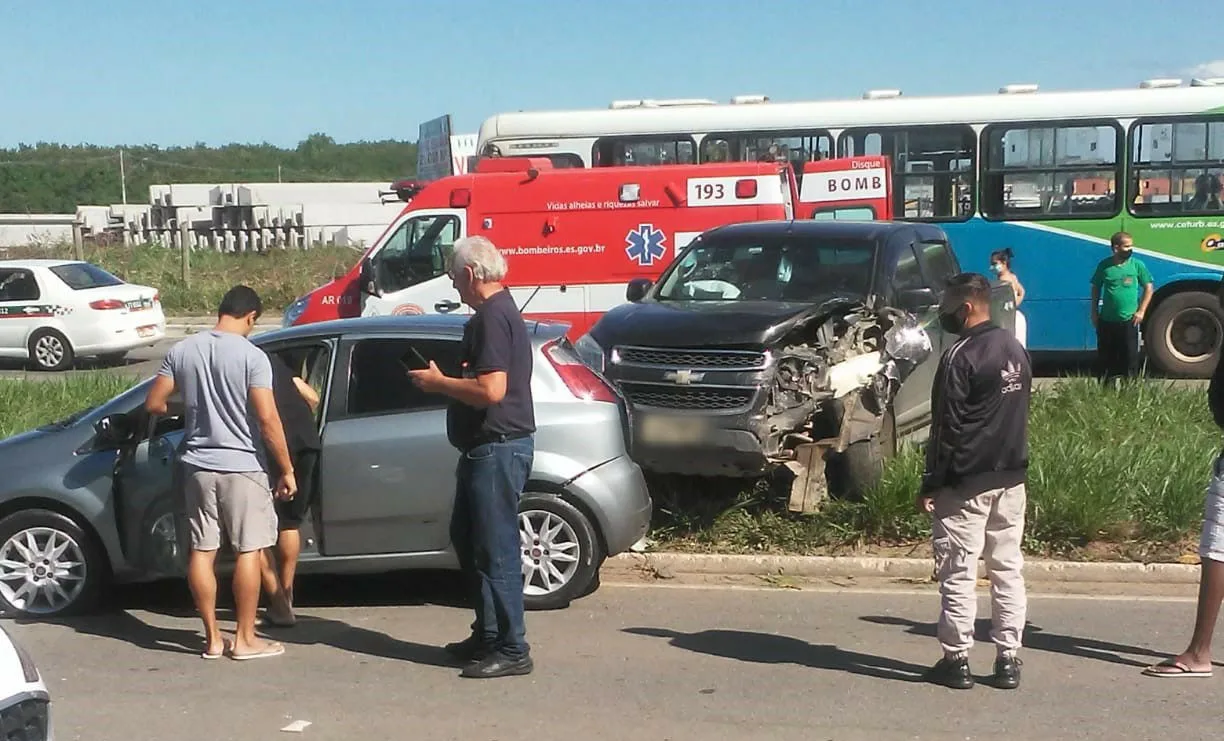 Acidente na Rodovia Darly Santos, em Vila Velha, deixa uma pessoa ferida