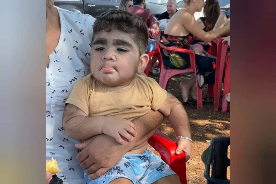 Bebê brasileiro nasce com barba e viraliza no TikTok: "Filho do Tony Ramos"