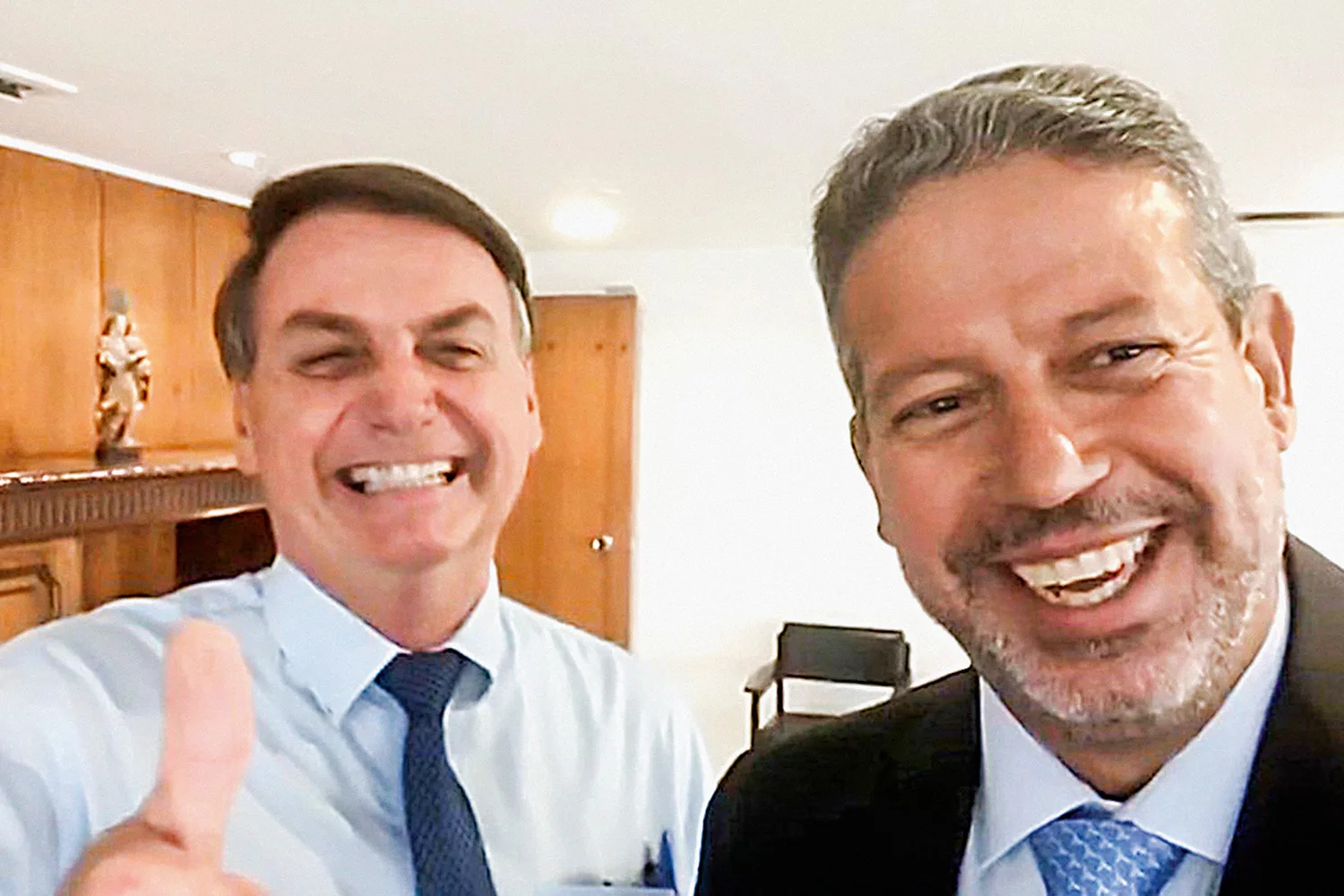 Penso que a maioria do PP aceita de bom grado filiação de Bolsonaro, diz Lira