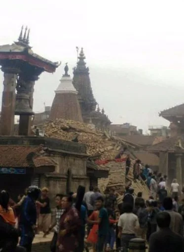 Número de mortos no terremoto do Nepal sobe para 718