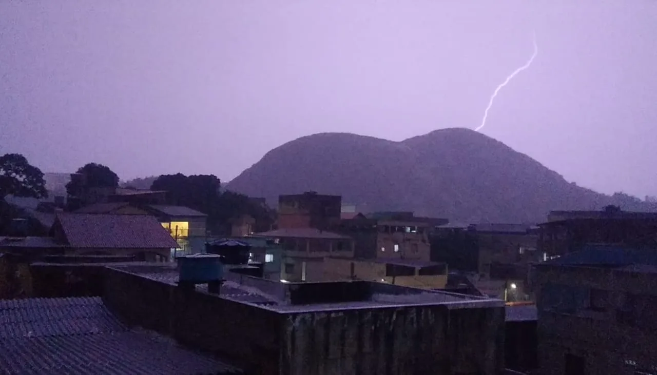 Grande Vitória registra maior acumulado de chuva em 24h; uma pessoa morreu no ES