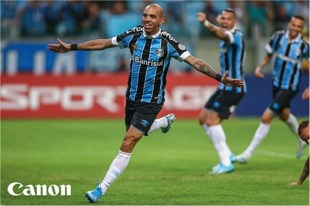 Grêmio vence por 6 a 1 no Avaí, iguala maiores goleadas do Nacional e vence 4ª seguida