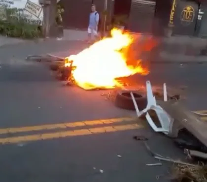 VÍDEO | Moradores de Vitória fazem protesto contra falta d'água; Cesan diz que já retomou abastecimento