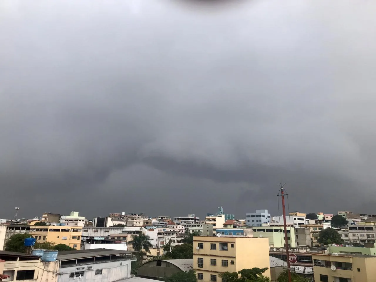 Previsão de pancadas de chuva e trovoadas em trechos do Espírito Santo. Veja como fica o tempo!