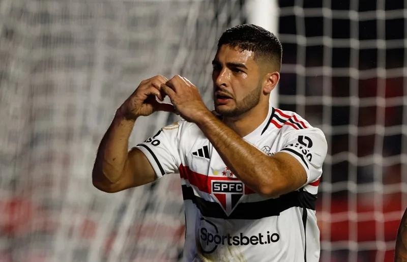 São Paulo atropela o Grêmio e volta a vencer no Brasileirão