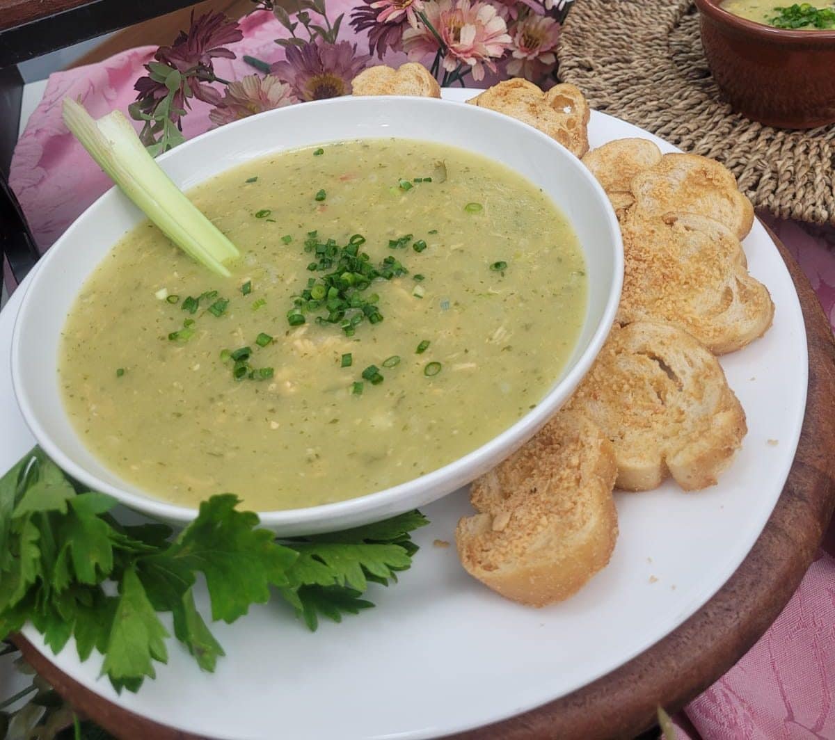 Creme de batata e salsão com frango.