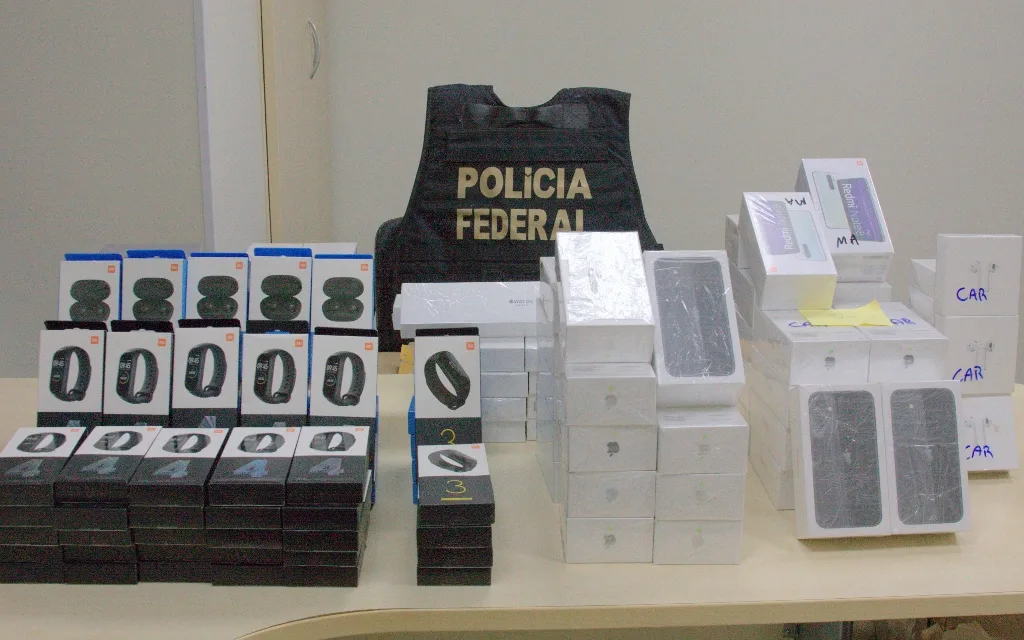 Homem é preso em flagrante e mais de 200 celulares importados são apreendidos em operação da PF