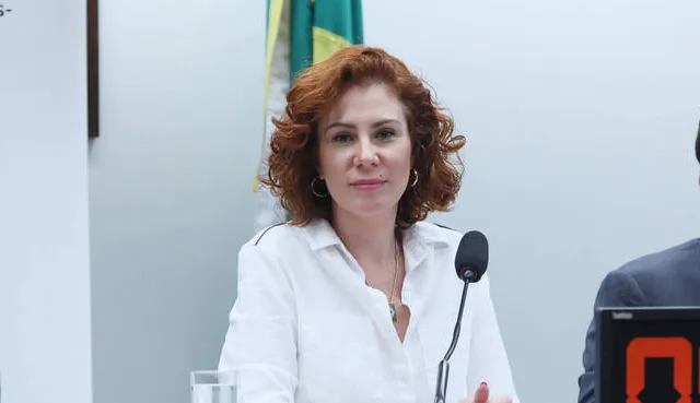 Carla Zambelli pede testes de Covid-19 no BBB 22 após caso positivo