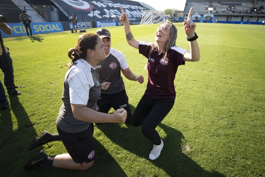 Técnica da Ferroviária é primeira mulher a conquistar Brasileirão