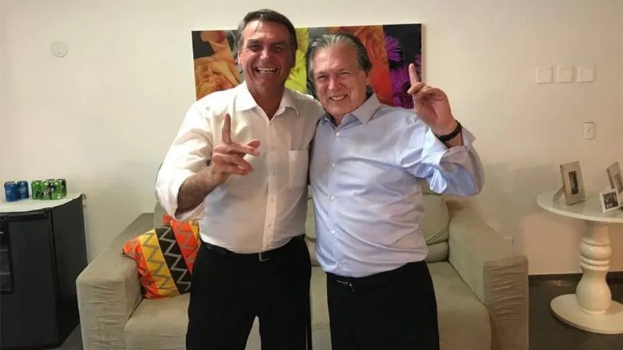 DEM articula fusão com PSL pró-Bivar após racha no partido e possível saída de Bolsonaro