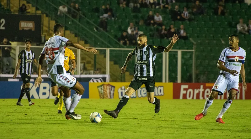 Figueirense perde pênalti no fim, empata com Botafogo e mantém jejum na Série B