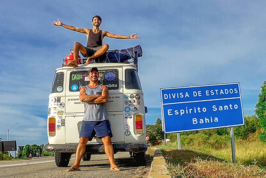 Casal transforma kombi em casa e planeja dar a volta ao mundo