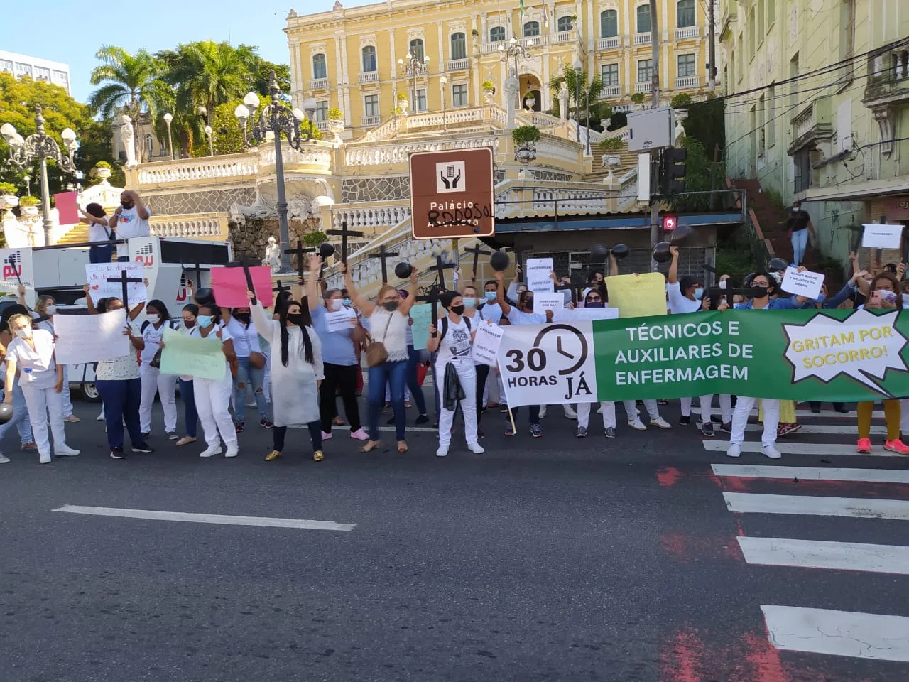 Profissionais de enfermagem pedem aprovação de projeto de lei que regulamenta piso salarial