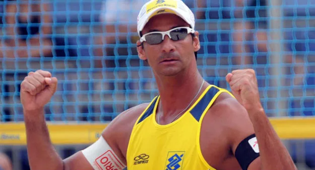 Ouro olímpico em 2004, Ricardo vence filho em jogo pelo Circuito Brasileiro de vôlei