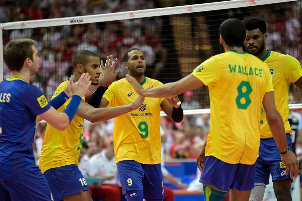 Brasil derrota a Rússia no vôlei masculino e é a única seleção invicta na Copa do Mundo