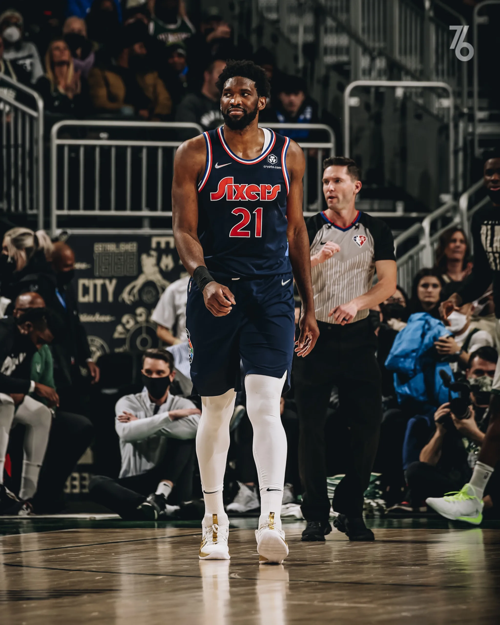 Embiid vence duelo contra Antetokounmpo e 76ers levam a melhor sobre os Bucks