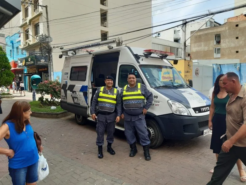 PM reforça segurança no centro de 
Colatina no período que antecede o Natal