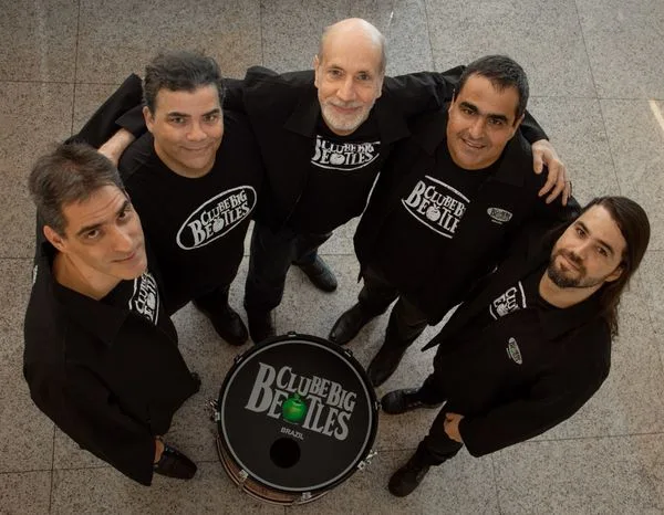 Banda capixaba Clube Big Beatles fará show em 'telhado' de loja em Vitória