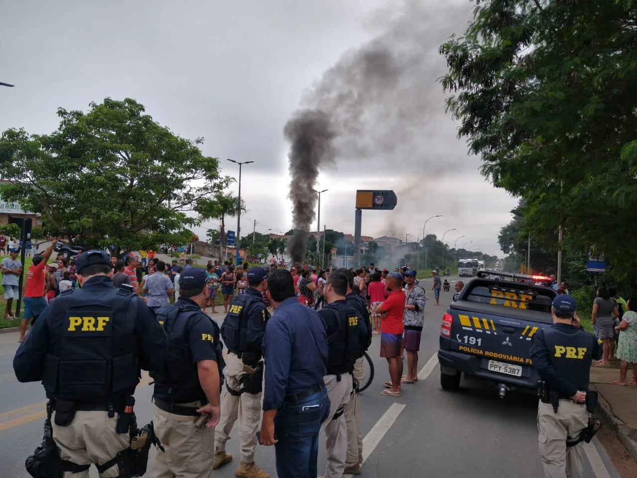 Após sete horas de interdição, BR-101 é completamente liberada na Serra