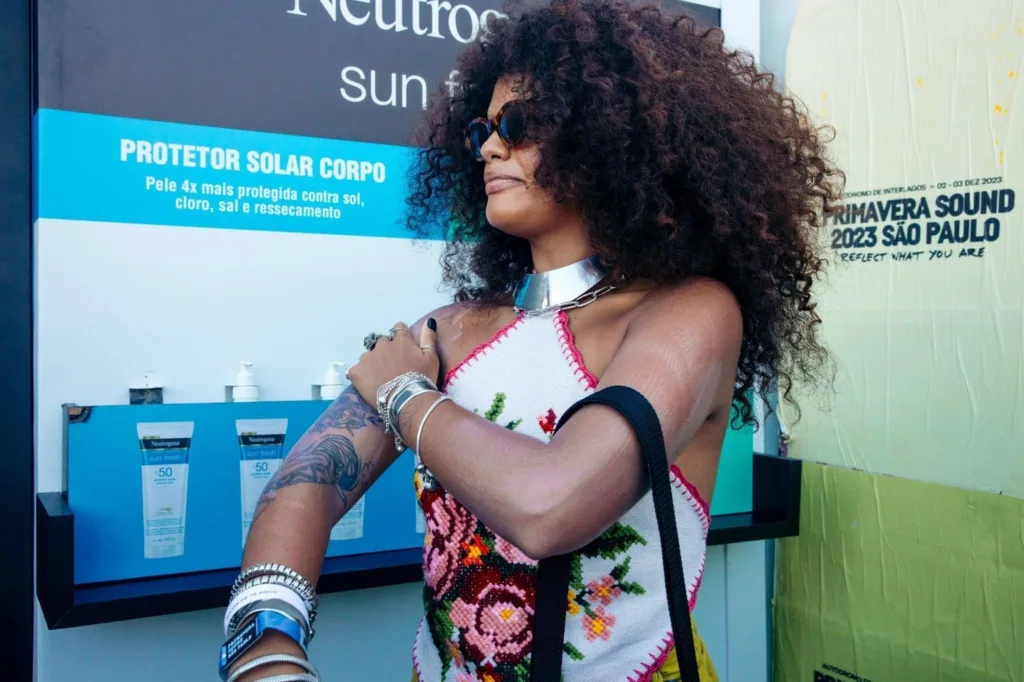 NEUTROGENA® SUN FRESH® distribui gratuitamente quase meia tonelada de protetores solar no Primavera Sound
