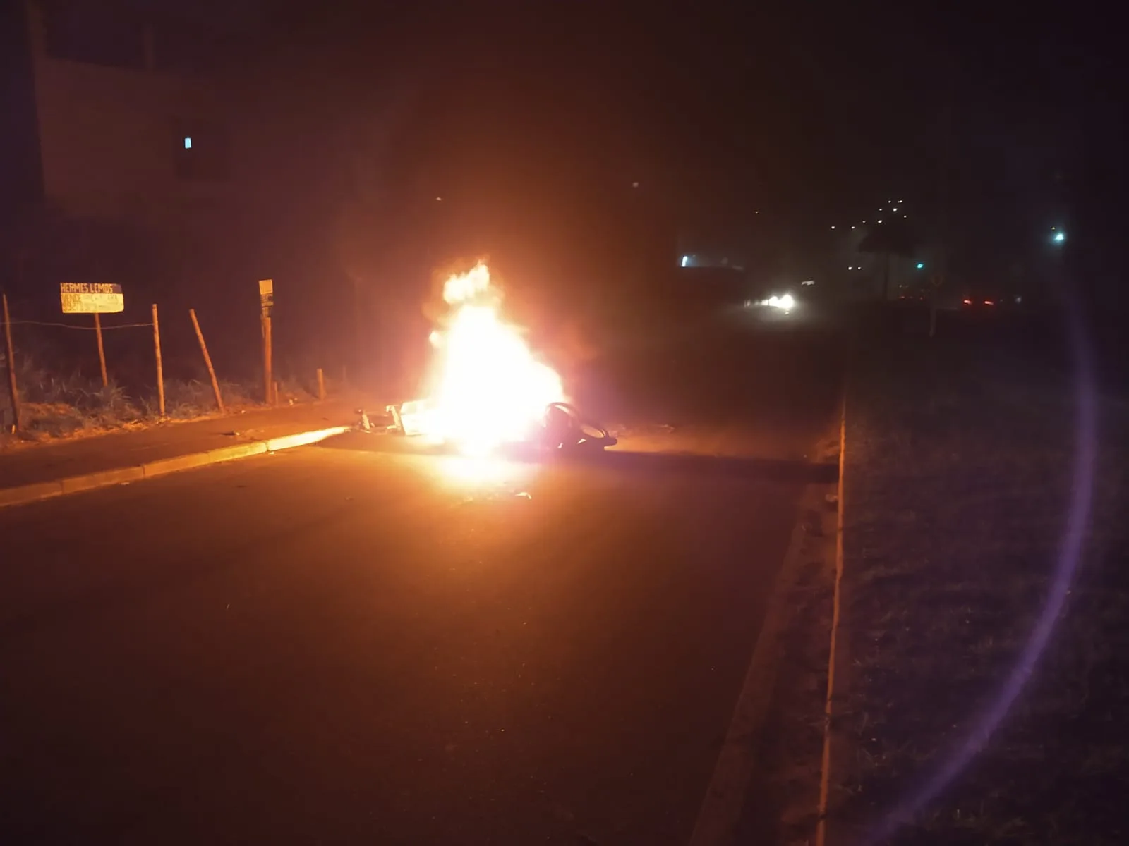 VÍDEO | Moradores de Cariacica protestam contra falta de sinalização