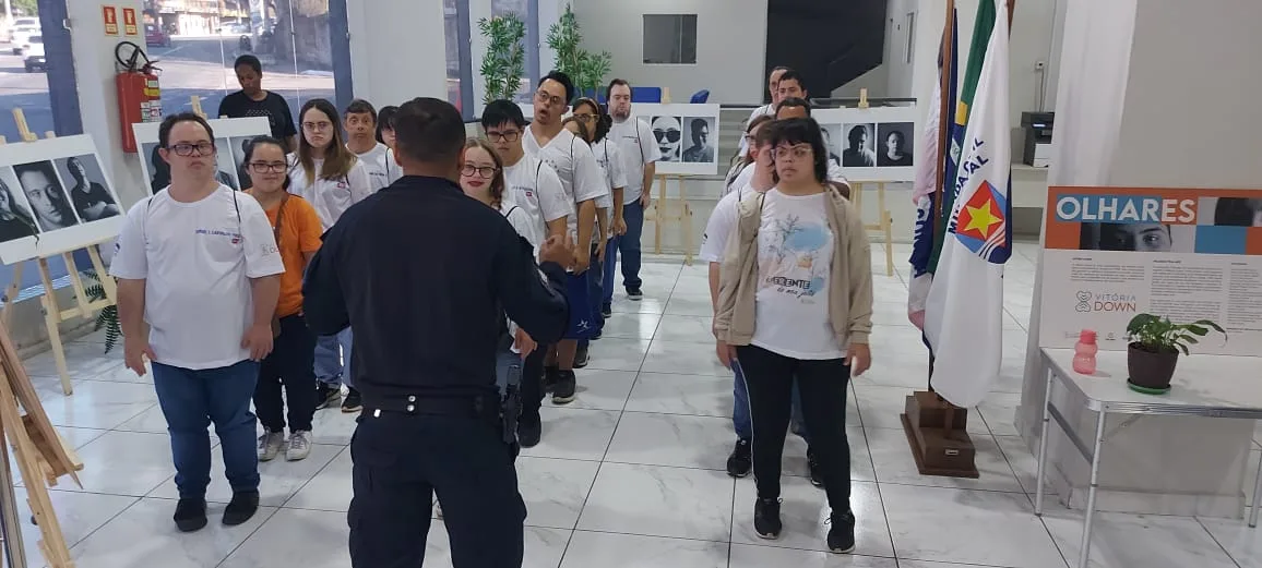 Jovens com Síndrome de Down vivenciam um dia de videomonitoramento em Vitória