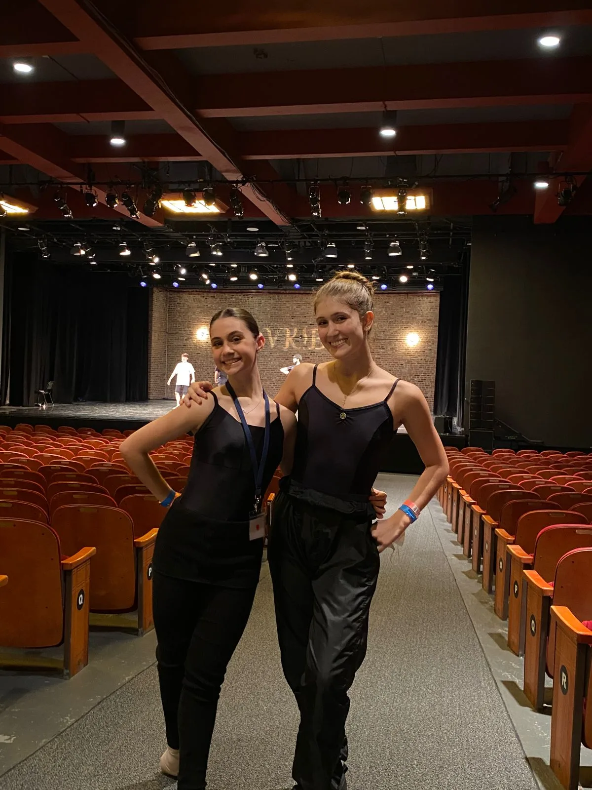 Bailarinas do ES são finalistas de “Oscar” da dança, em concurso de Nova York