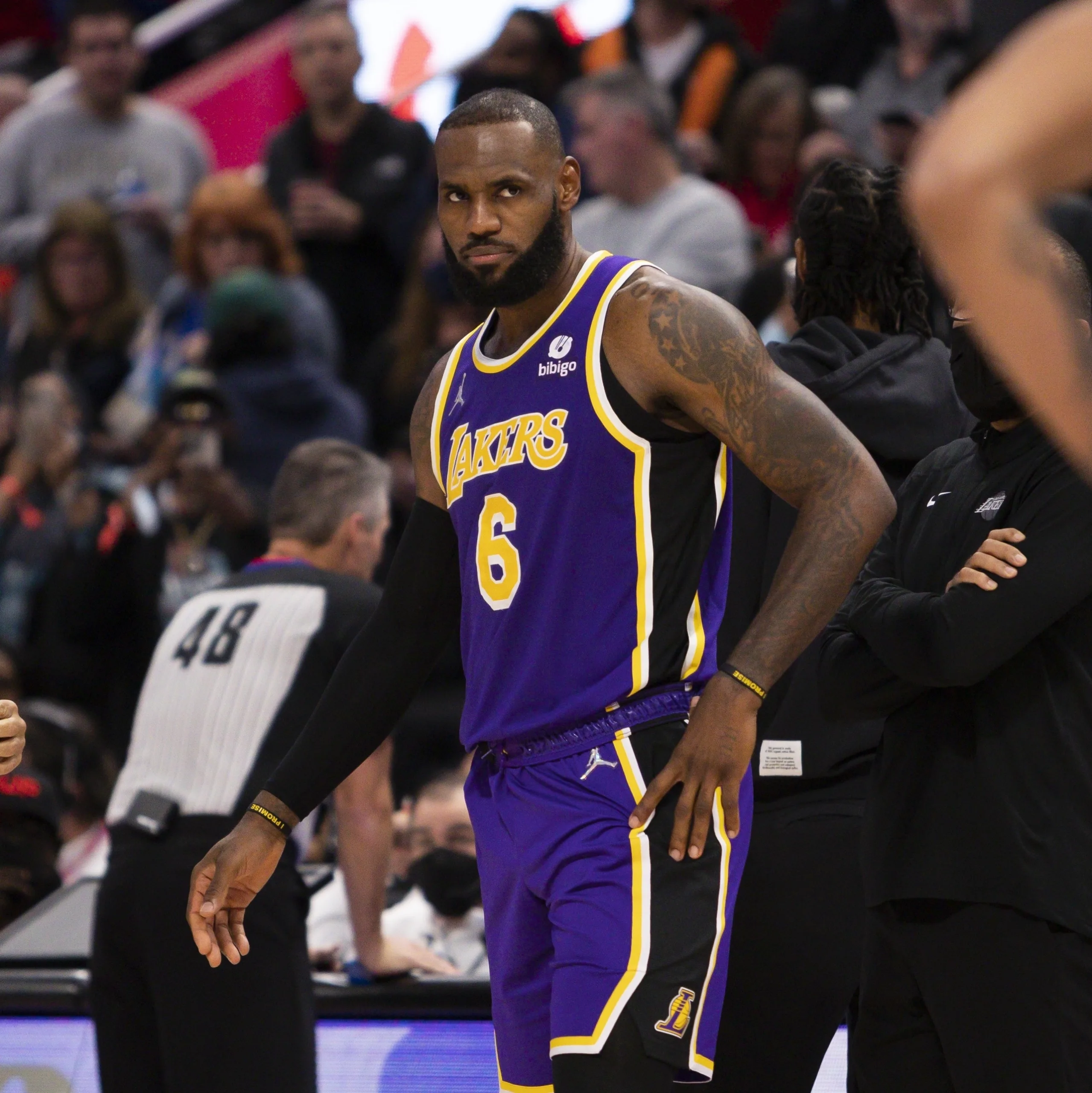 Lakers têm volta de LeBron, mas perdem mais uma na NBA; Bucks e Warriors tropeçam