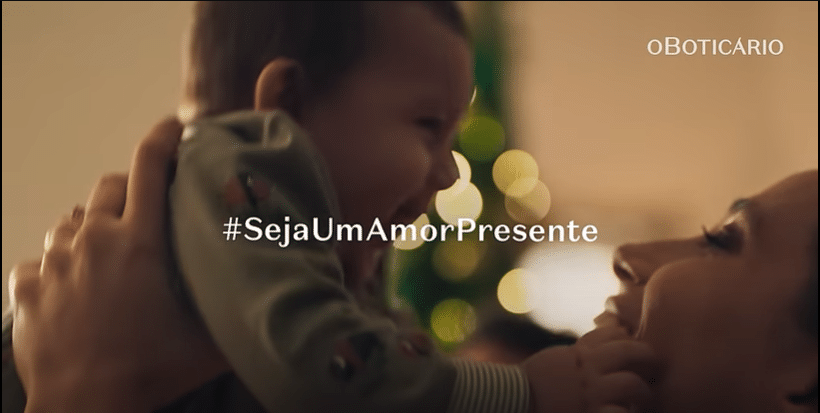 O Boticário aborda o fenômeno da intimidade artificial e incentiva a conexão genuína nas relações humanas em sua campanha de Natal