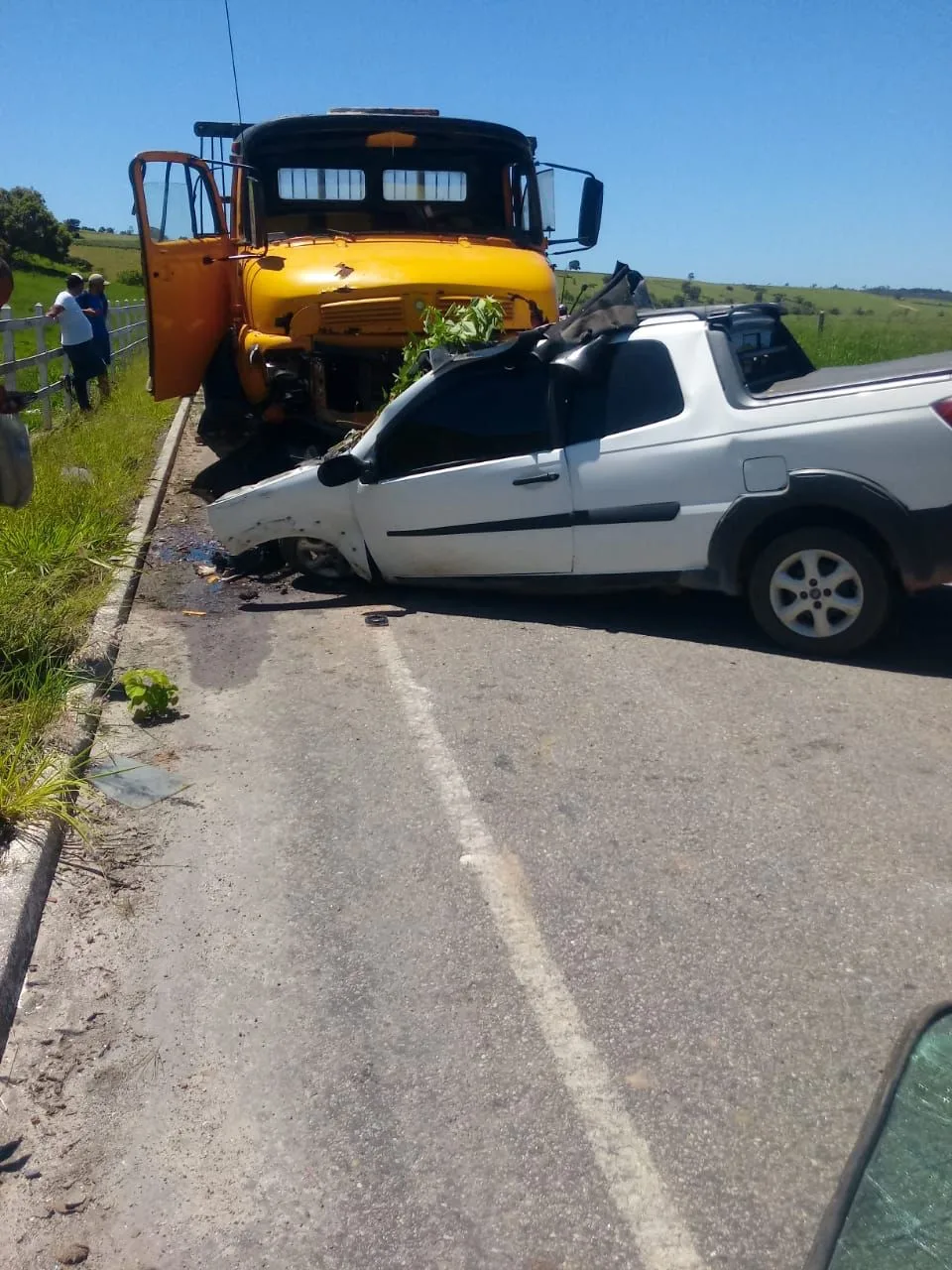 Acidente entre carro e caminhão termina em morte no interior do ES