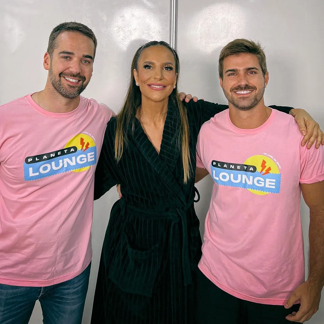 Eduardo Leite e namorado, capixaba Thalis, posam com Ivete em mega show