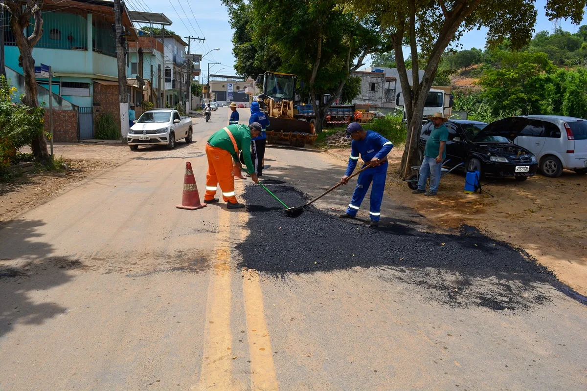 Ruas de Presidente Kennedy recebem obras de reparo no asfalto