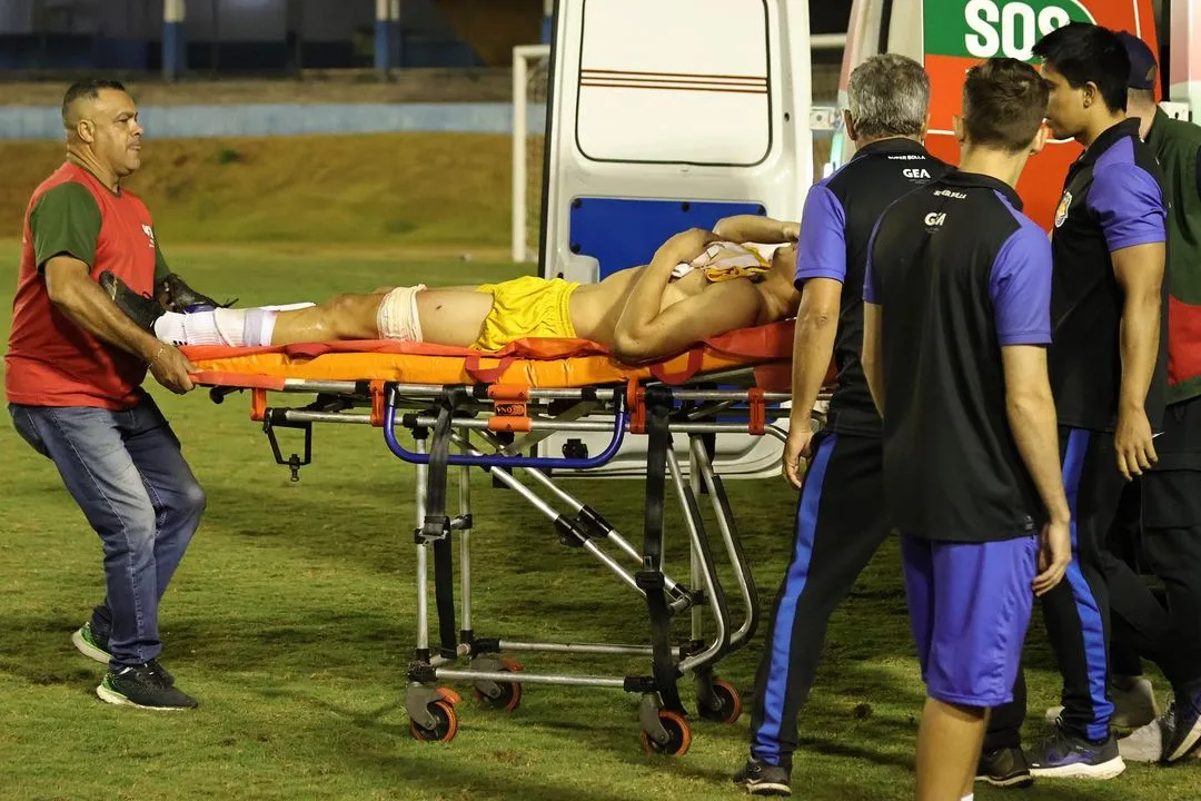 VÍDEO | Policial atira em goleiro em jogo do Campeonato Goiano